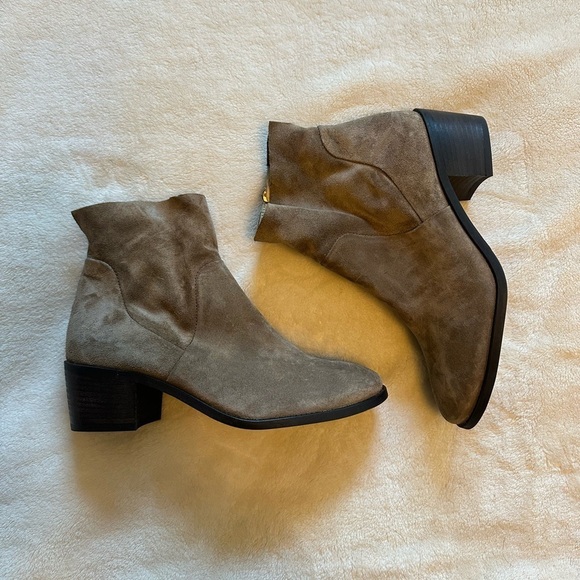 NEW PAUL GREEN Nicole Soft Suede Ankle Bootie/Side Zip US 6.5/UK 4 Antelope $485 - Picture 1 of 6